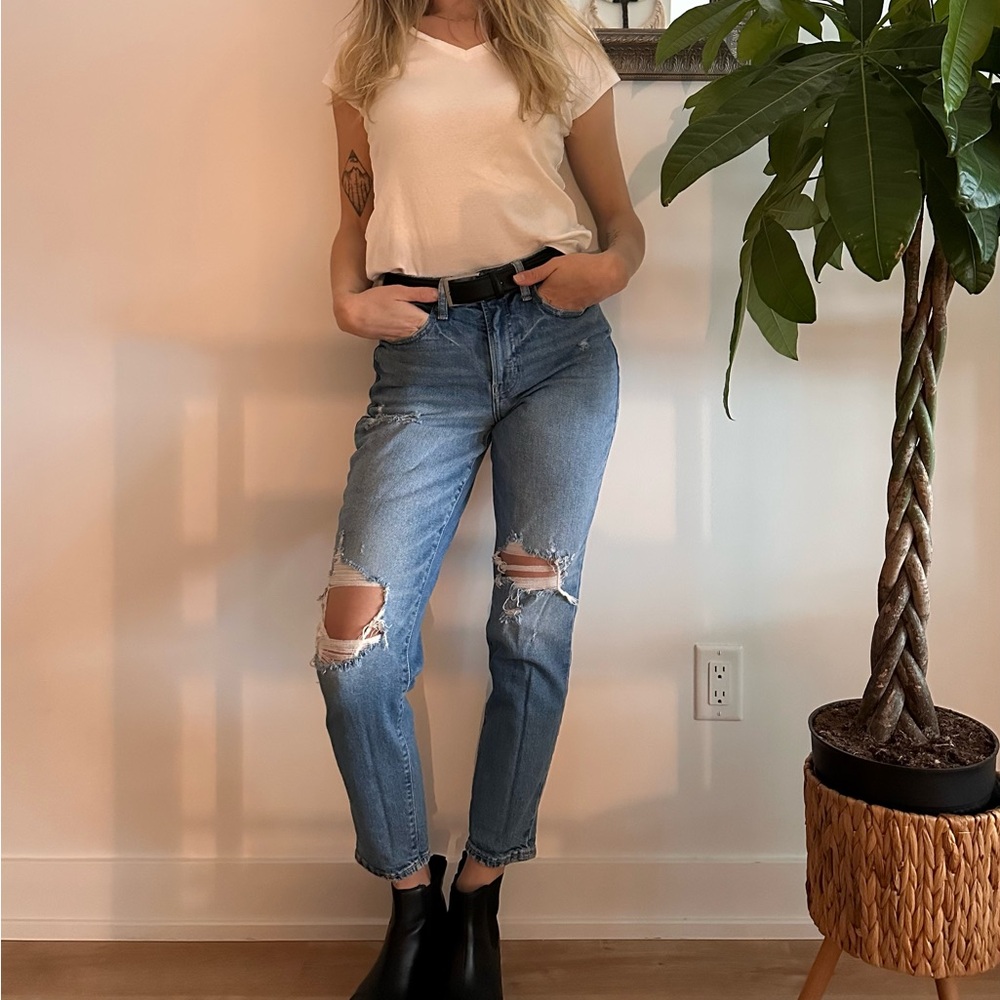Old Navy Light Blue Distressed Ankle Jeans